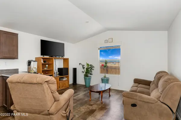 445 W Venice WAY, Paulden, AZ 86334