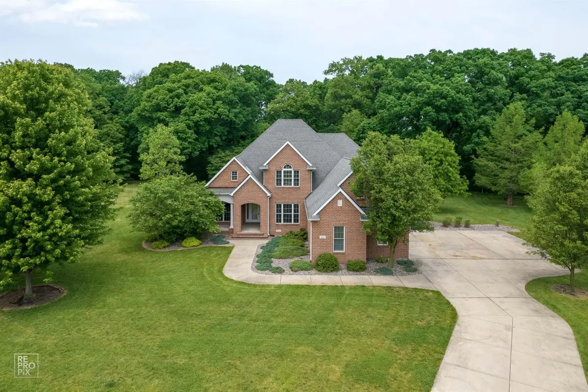 241 Northwind DR, Valparaiso, IN 46385