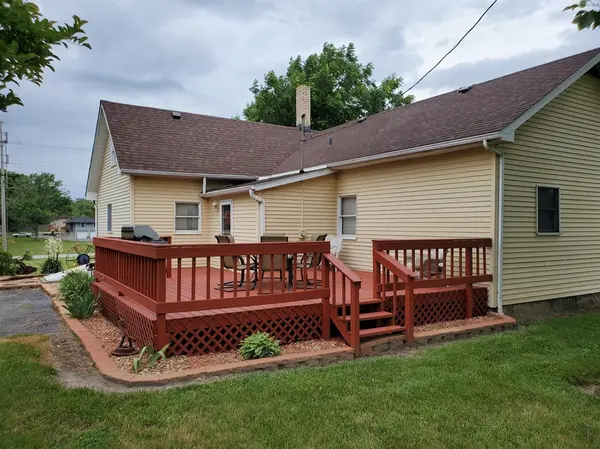 697 Meridian RD, Valparaiso, IN 46385