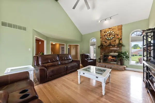 9518 W Oakridge DR, St. John, IN 46373
