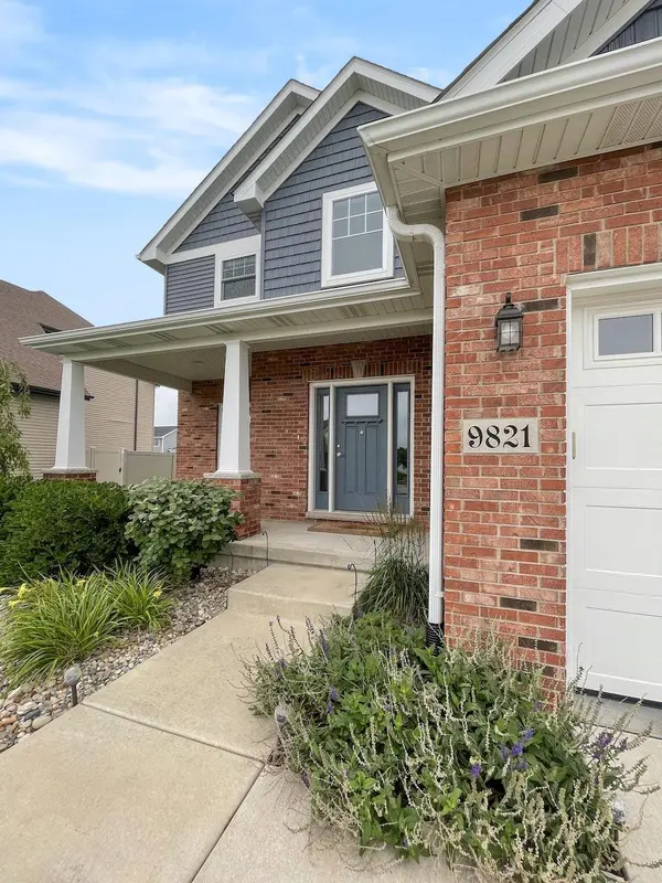 9821 Meadowrose LN, St. John, IN 46373