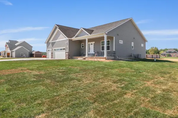 878 Farmview DR, Valparaiso, IN 46383