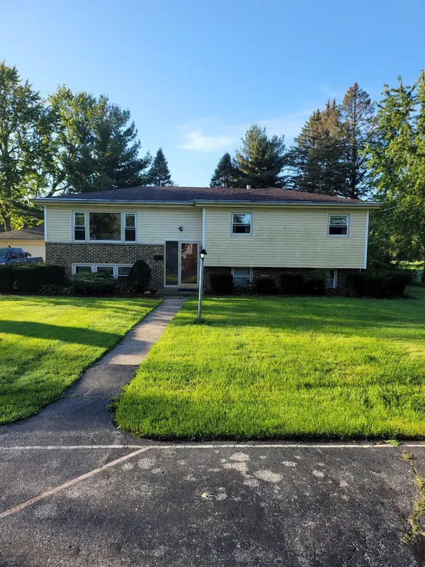 709 E 14th ST, Hobart, IN 46342