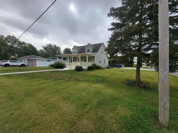 626 W Yellow ST, Francesville, IN 47946