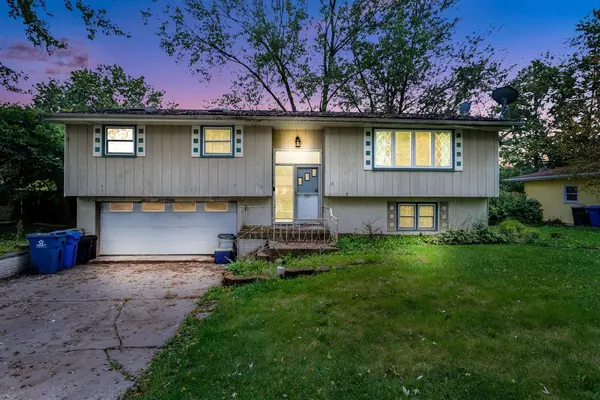 513 Mary LN, Crown Point, IN 46307