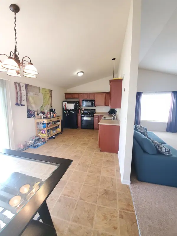 541 Chicory LN, Valparaiso, IN 46385