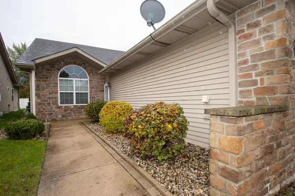 511 Cochran DR, Crown Point, IN 46307