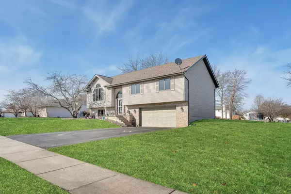 7614 Dove DR, Schererville, IN 46375