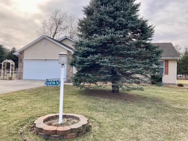 11378 N Pine CT, Wheatfield, IN 46392