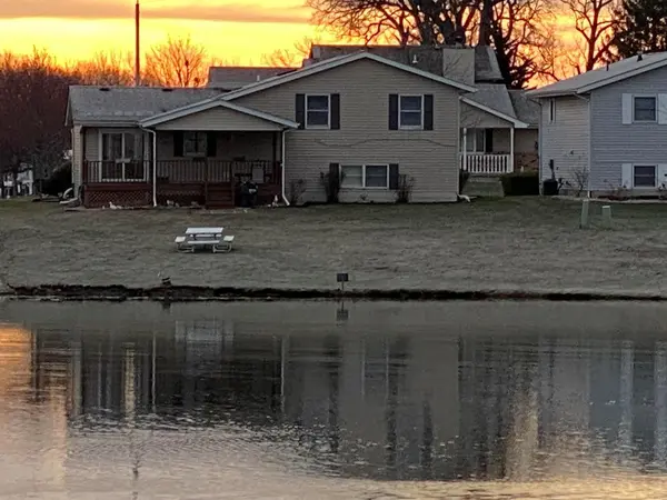 2802 Painted Leaf DR, Crown Point, IN 46307