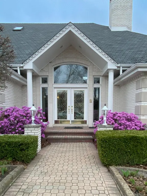 1048 Royal Dublin LN, Dyer, IN 46311