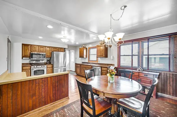 304 W 38th CT, Griffith, IN 46319