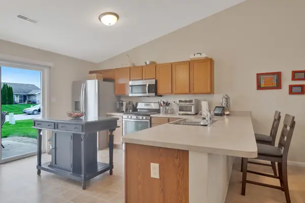 1235 W 83rd CT, Merrillville, IN 46410