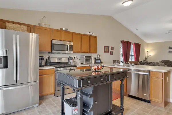 1235 W 83rd CT, Merrillville, IN 46410