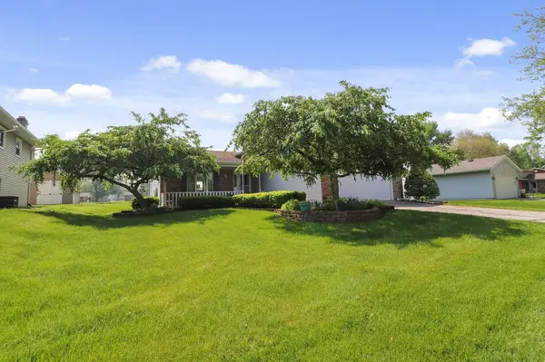 3695 Kingsway DR, Crown Point, IN 46307