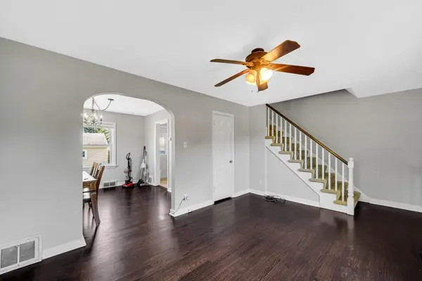 326 Beacon Place, Munster, IN 46321