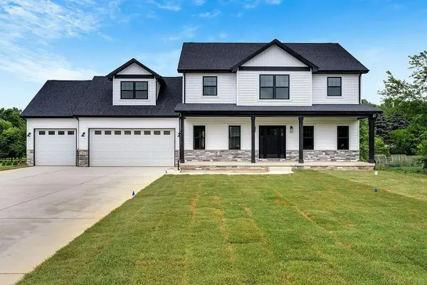 465 Farmview DR, Valparaiso, IN 46383