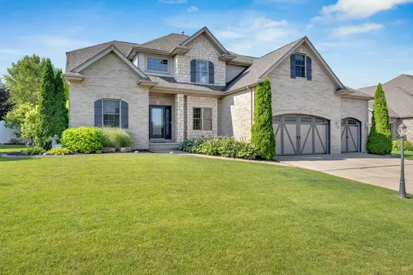 2551 Naples DR, Valparaiso, IN 46385
