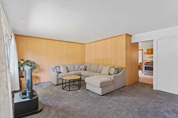 715 Devonshire RD, Valparaiso, IN 46385