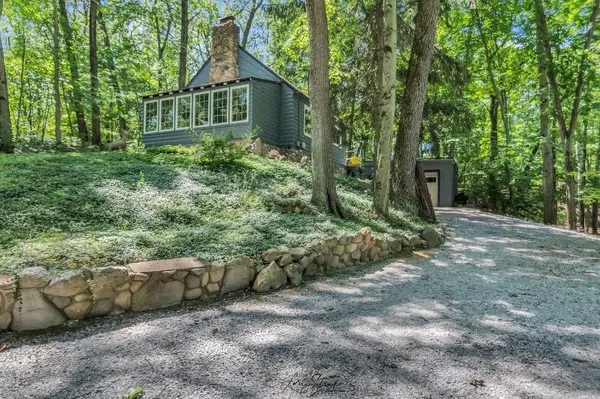 210 Sunset TRL, Michiana Shores, IN 46360