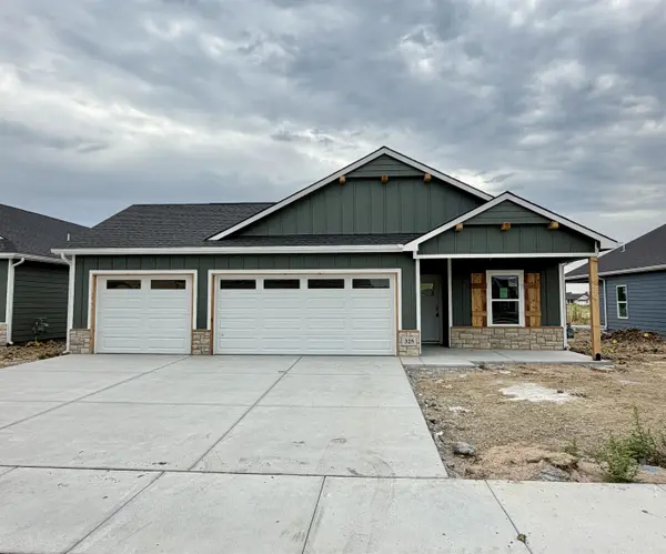 325 N Woodstone St, Derby, KS 67037-7821