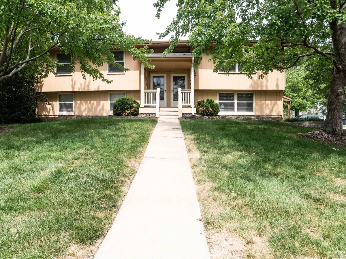 3200-3202 W 22nd ST, Lawrence, KS 66047