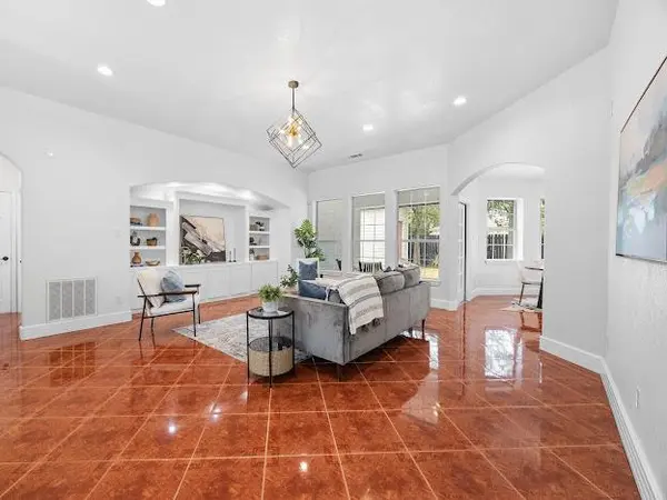 10901 Parkfield DR, Austin, TX 78758