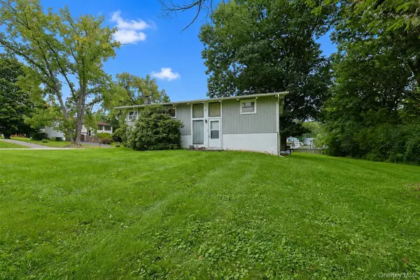 11 Laurie LN, Newburgh, NY 12550