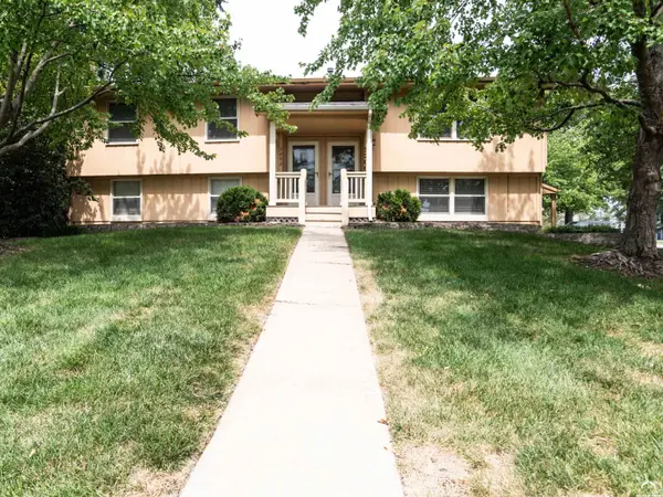 3200-3202 W 22nd ST, Lawrence, KS 66047