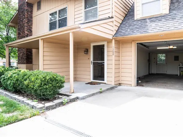 3200-3202 W 22nd ST, Lawrence, KS 66047