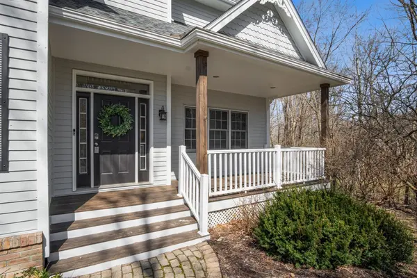 243 Crabapple LN, Valparaiso, IN 46383