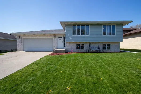 8784 Mathews LN, Crown Point, IN 46307