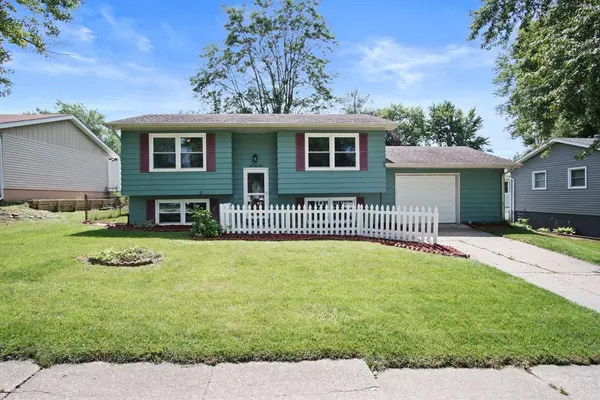 917 S Chase DR, Crown Point, IN 46307
