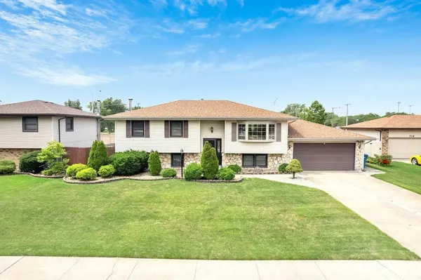 724 Briarwood DR, Dyer, IN 46311
