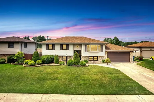 724 Briarwood DR, Dyer, IN 46311