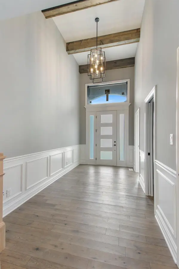 9200 Iris DR, St. John, IN 46373