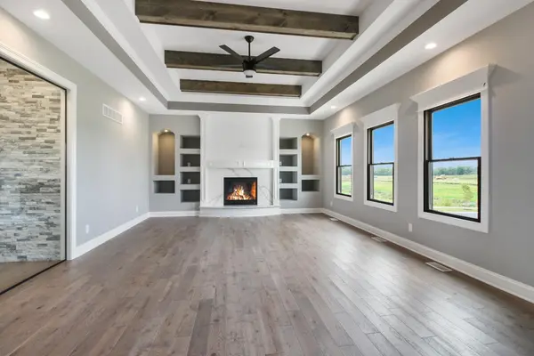 9200 Iris DR, St. John, IN 46373