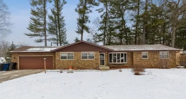 2118 Red Oak DR,  Trail Creek,  IN 46360
