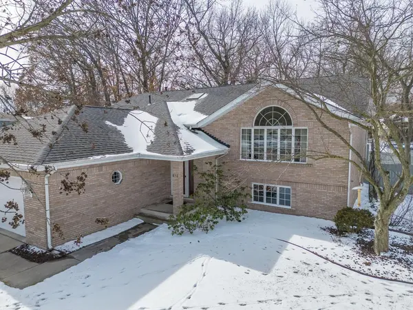 612 Heather CT, Griffith, IN 46319