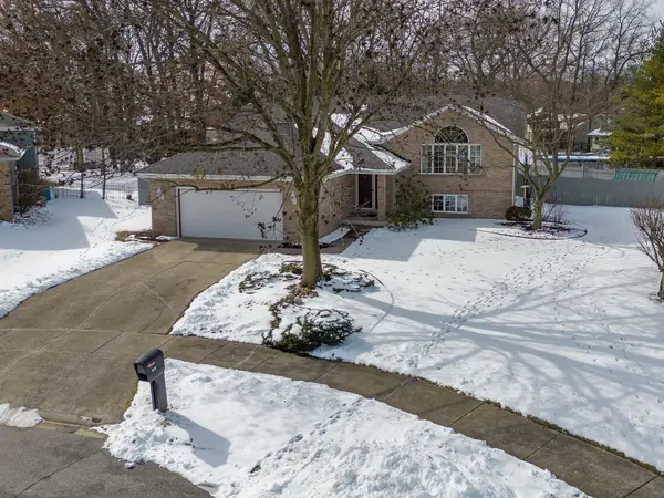 612 Heather CT, Griffith, IN 46319