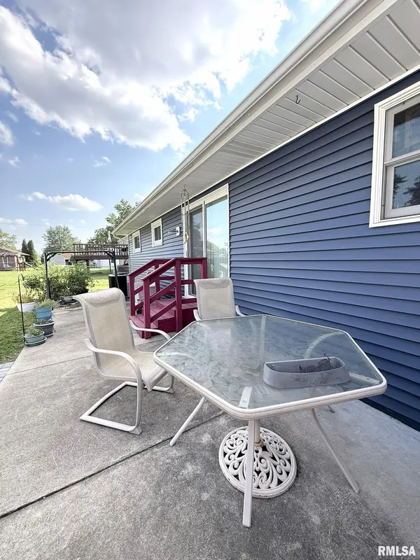 1633 N FARNHAM ST, Galesburg, IL 61401