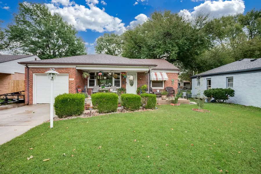 1038 S Fabrique Dr, Wichita, KS 67218