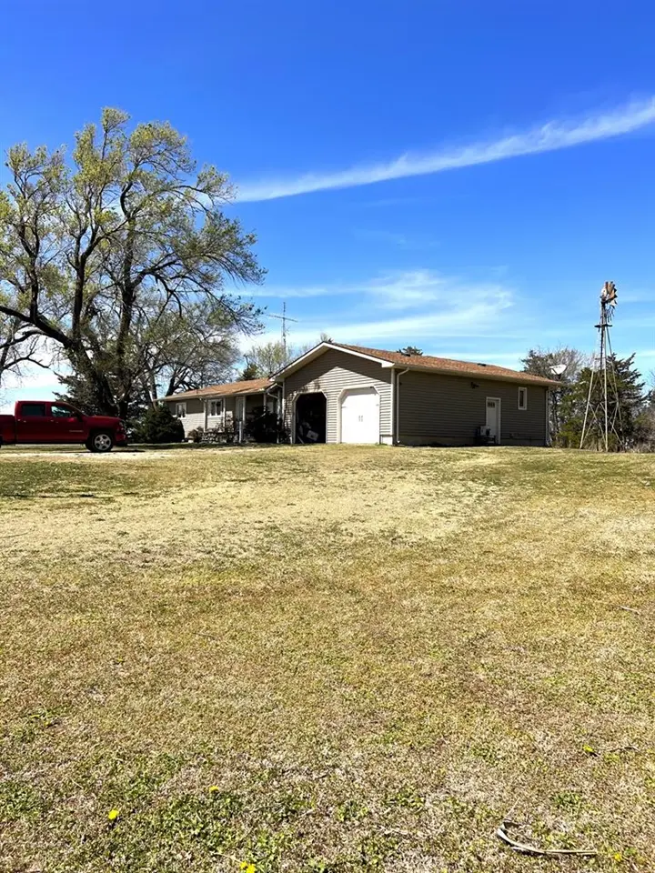 523 N 300th Road, Beverly, KS 67423