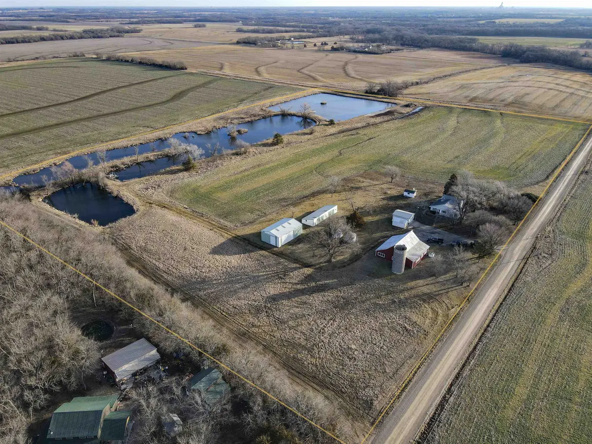 22584 2100 Rd, Chanute, KS 66720