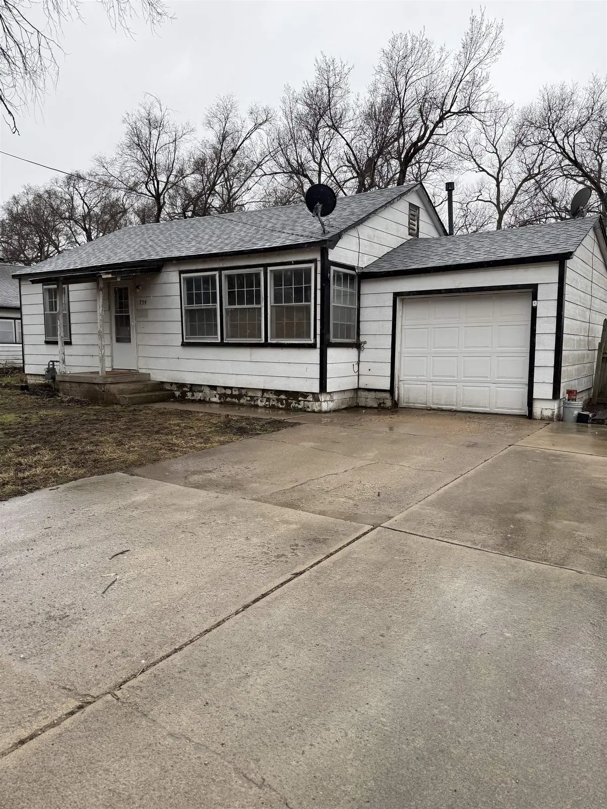 739 N Bluff St, Augusta, KS 67010