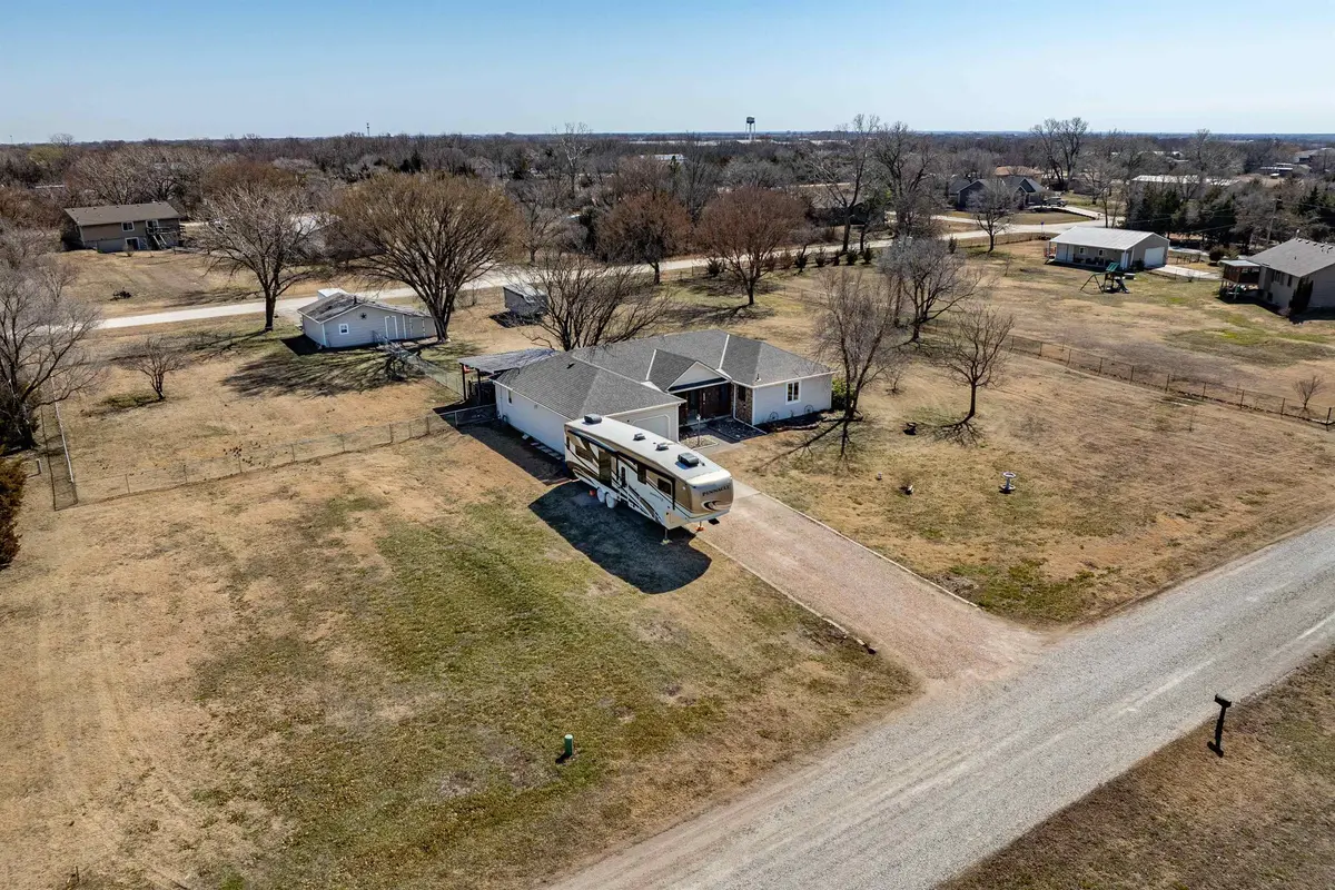 9608 SW Pine Rd, Andover, KS 67002