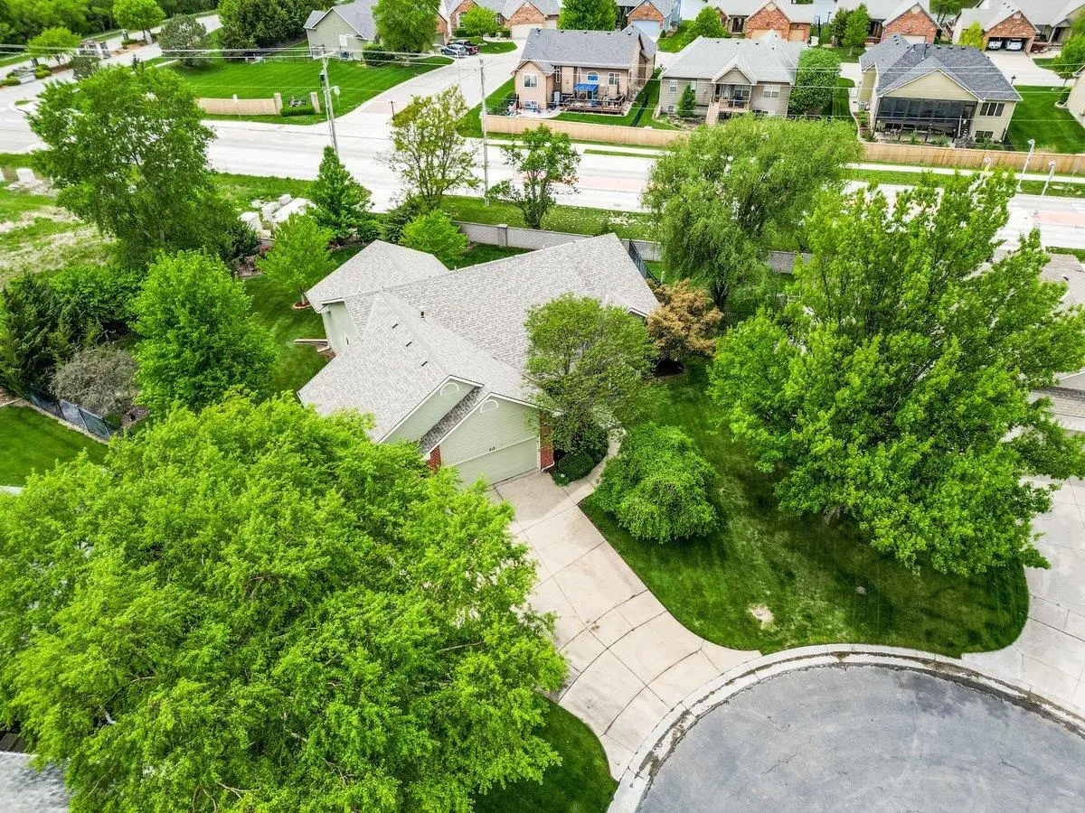 313 Cypress Ct, Andover, KS 67002