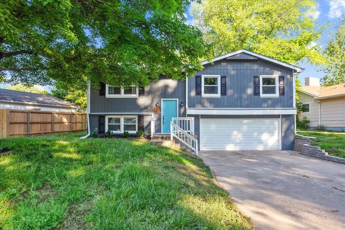 237 S Washington St, Belle Plaine, KS 67013