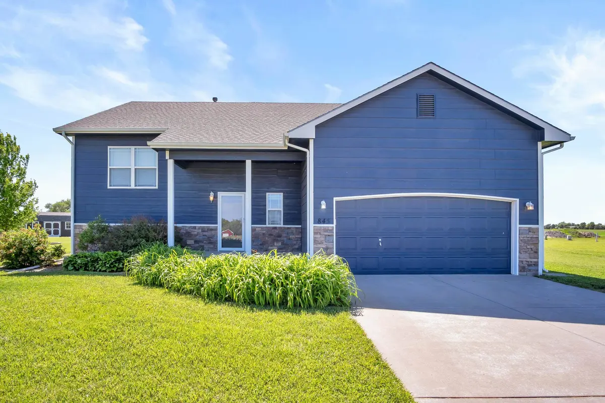 845 South Meadows Dr, Hesston, KS 67062