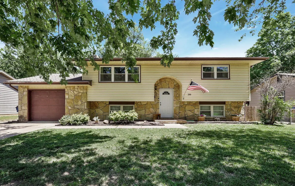 200 S Lauber Ln, Derby, KS 67037